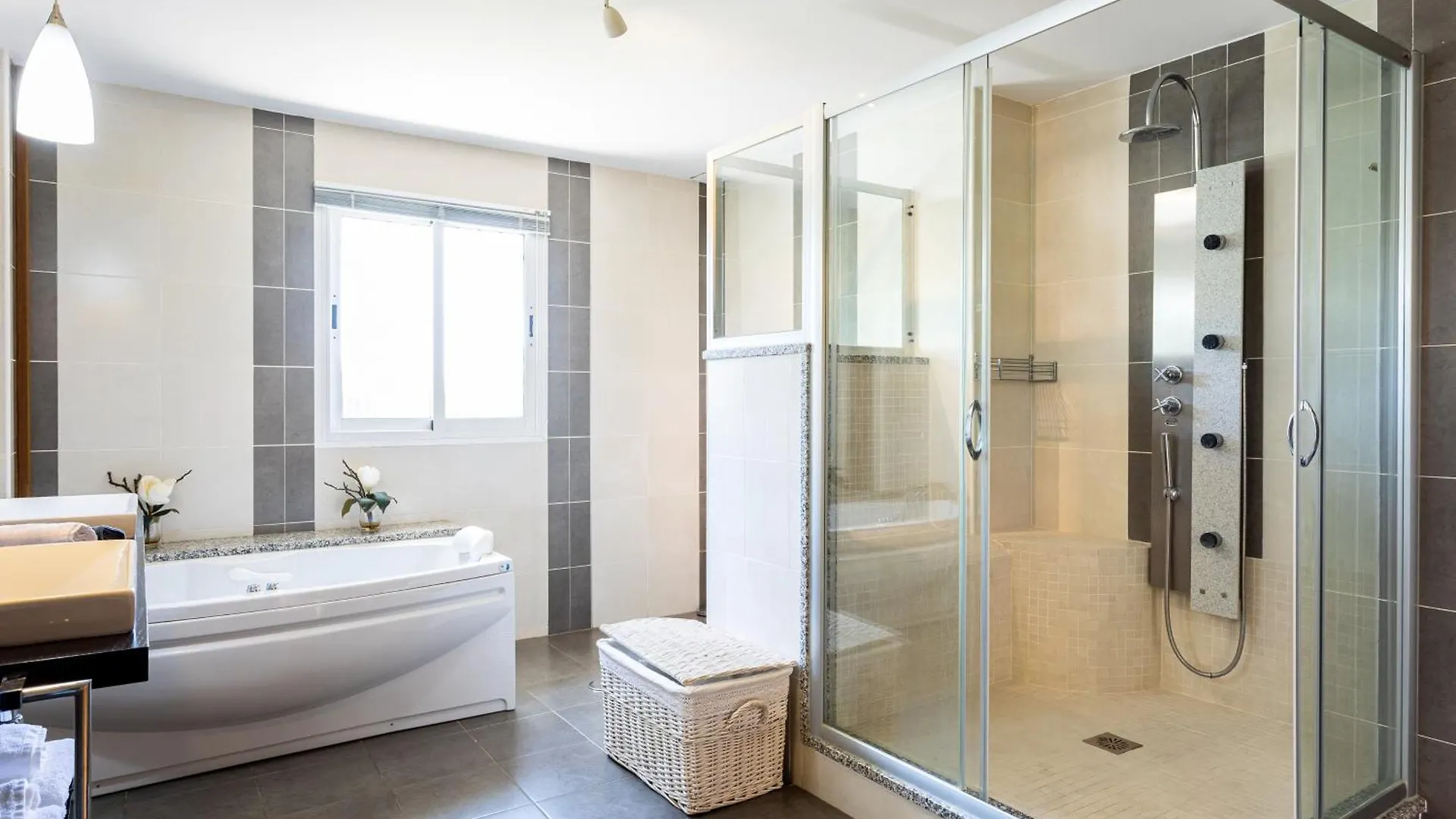 Villa La Vista - Family Friendly Private Pool, Bbq, Sauna Бенальмадена